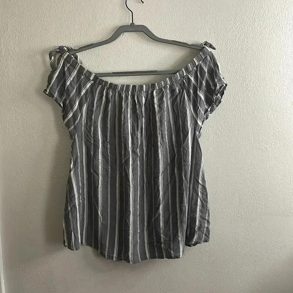 Maurice’s XL Off the Shoulder Top - Picture 3 of 4